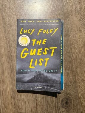 💛 3 for $15 💛 Lucy Foley — The Guest List